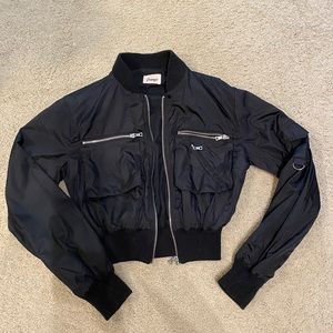 ☀️ 3/$30 Papaya Cropped Black Jacket Size Small